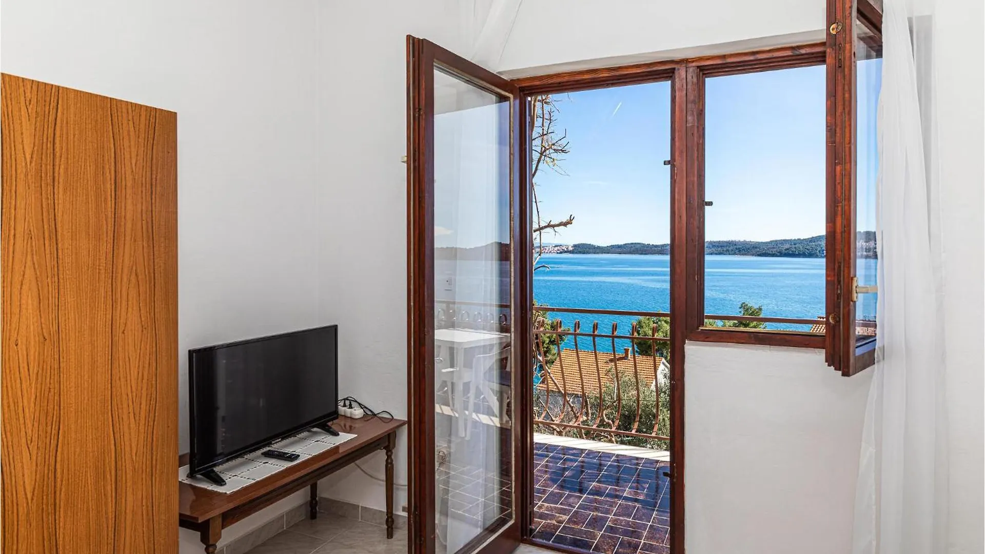 Nice Apartment In Seget Donji With House Sea View Trogir