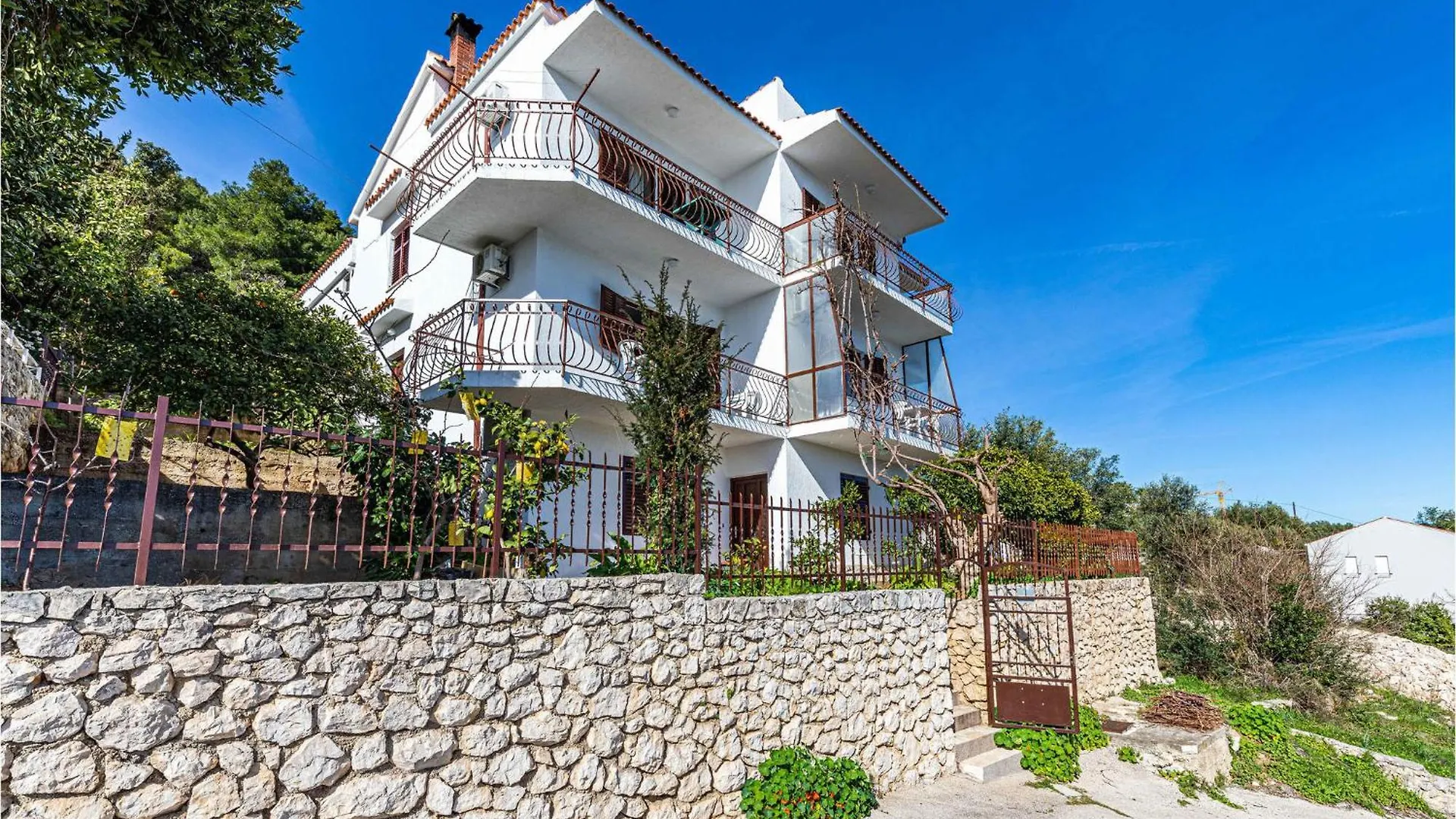 Nice Apartment In Seget Donji With House Sea View Trogir 0*,  Croácia