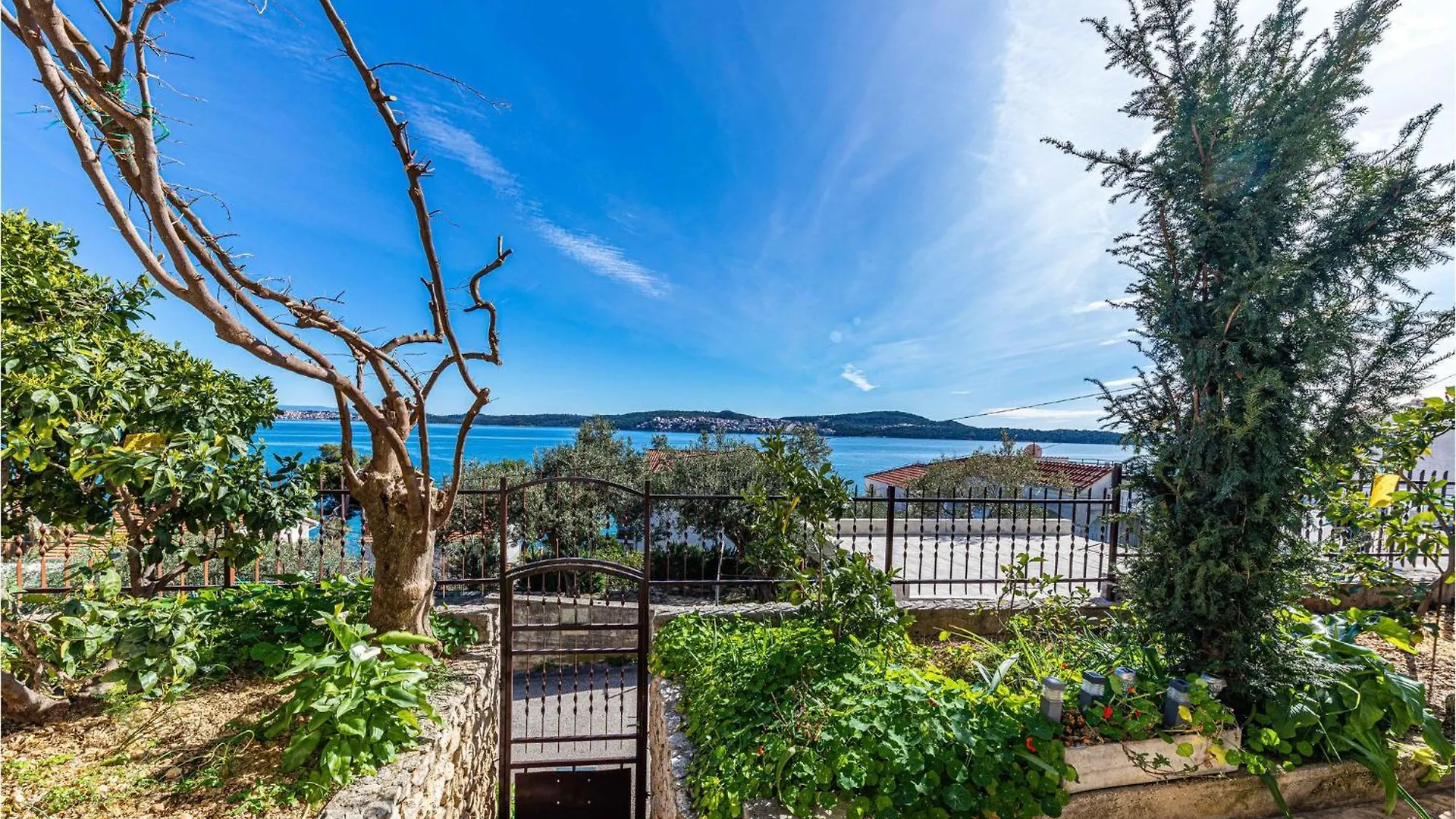 Nice Apartment In Seget Donji With House Sea View Trogir