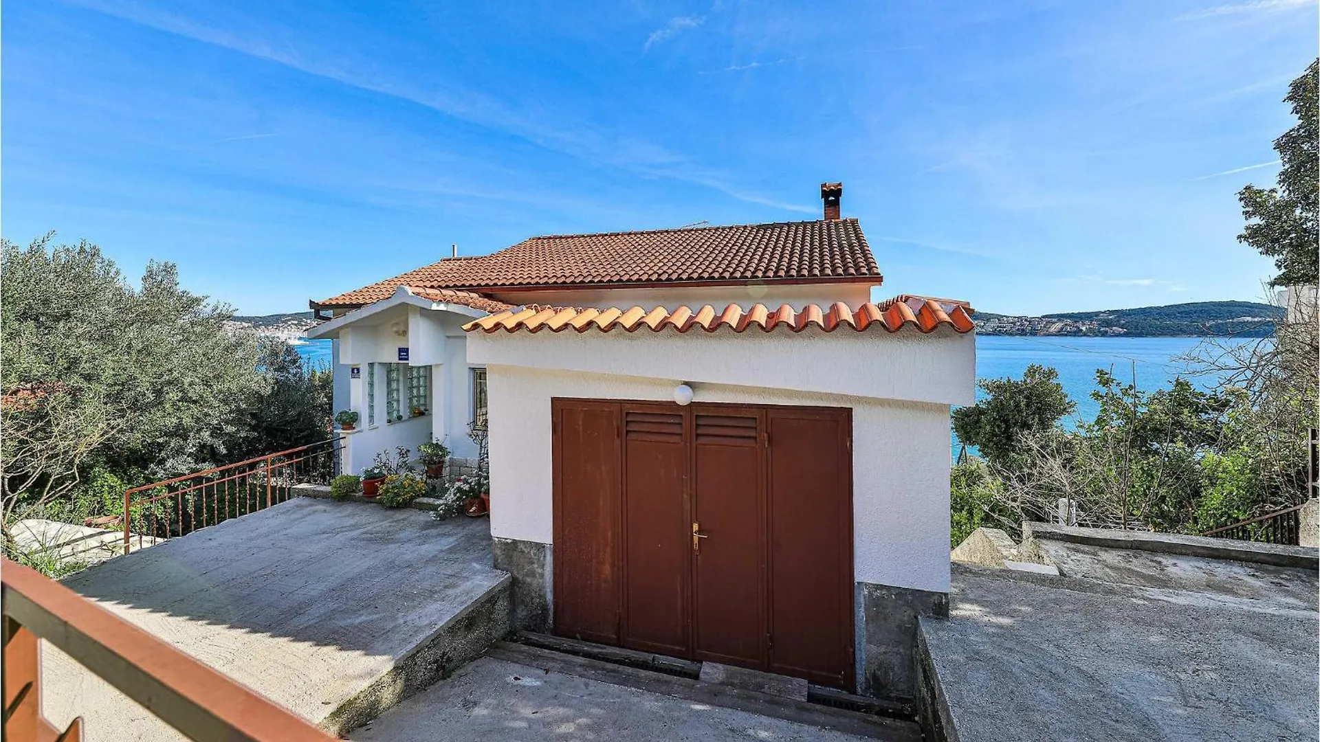 Nice Apartment In Seget Donji With House Sea View Trogir Croácia
