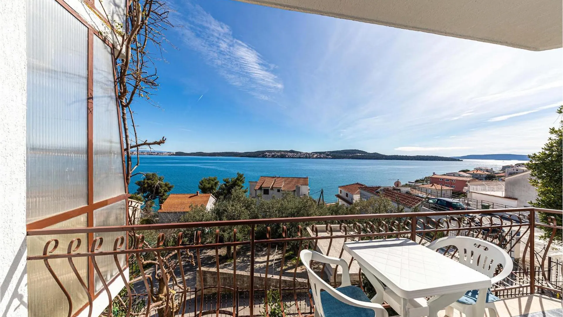 Nice Apartment In Seget Donji With House Sea View Trogir Croácia