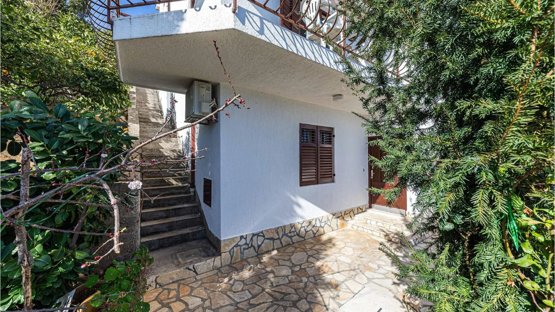 Nice Apartment In Seget Donji With House Sea View Trogir