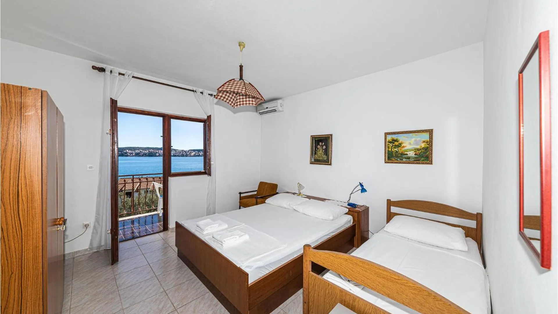 Nice Apartment In Seget Donji With House Sea View Trogir Croácia